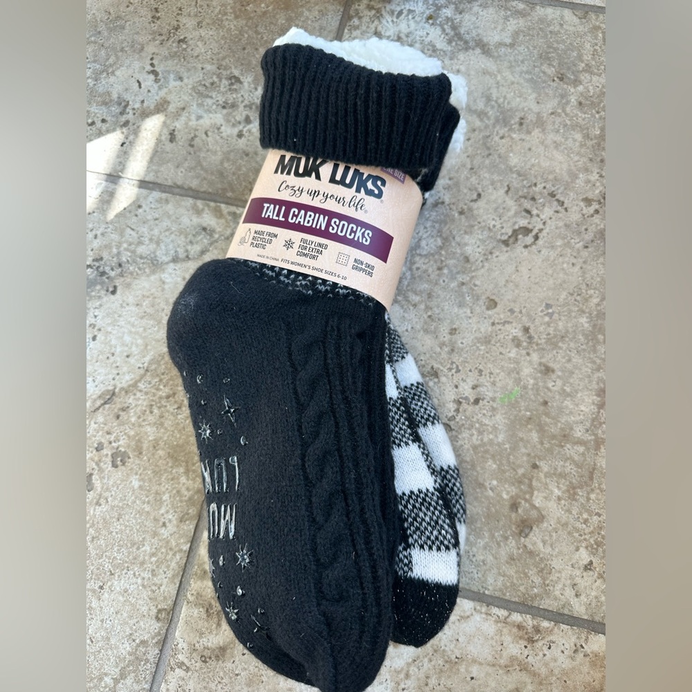 Muk Luks Black and White Cozy Cabin Socks